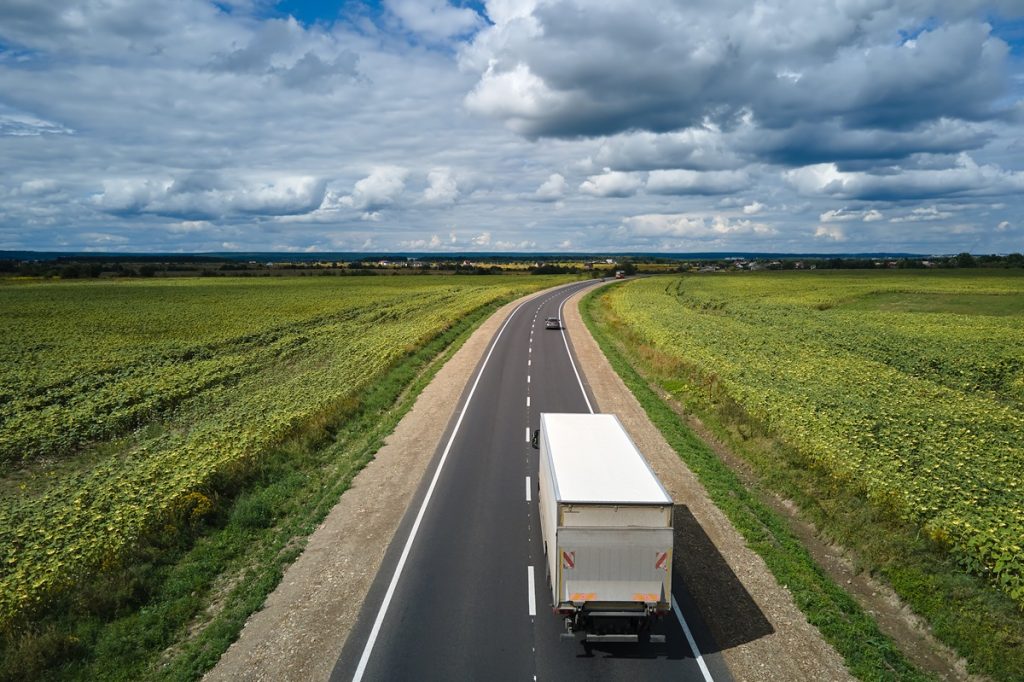 transport drogowy towarów - jakiego przewoźnika wybrać?