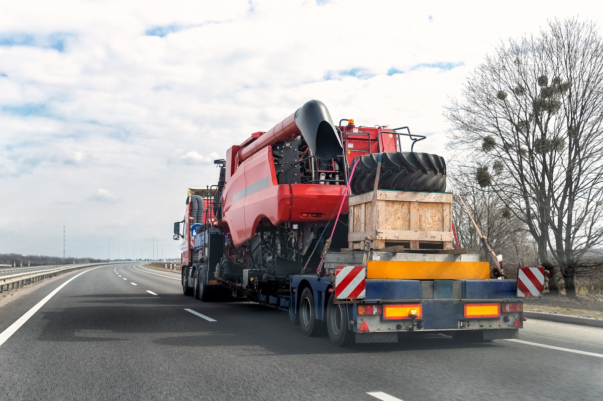 transport kombajnu samochodem ciężarowym