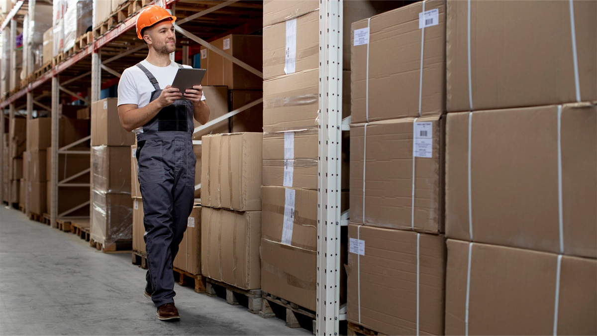 przesyłki w magazynie